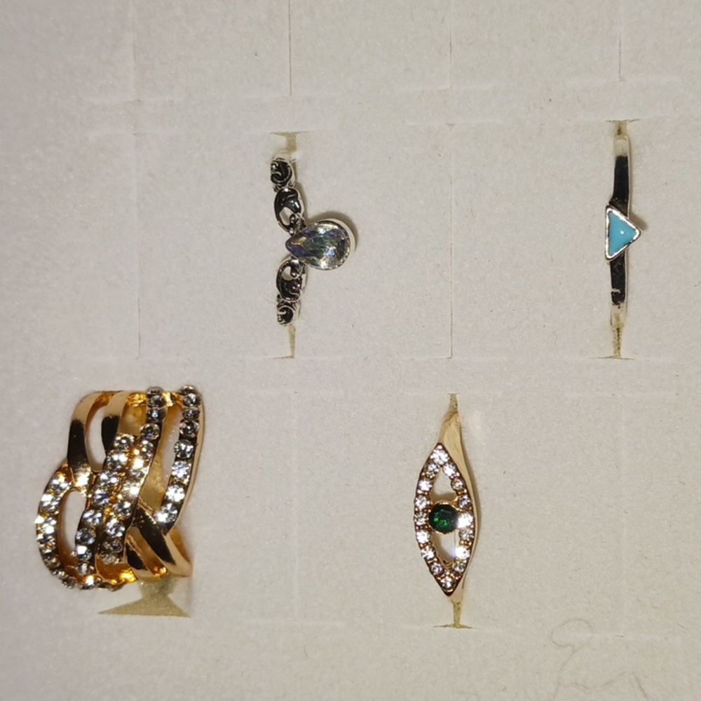 ⭐️Ring #4⭐️ 4.5 Size Rings. NWT. Silver colors, gold colors, faux diamonds. - Picture 7 of 16